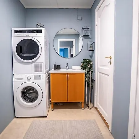 The House Of 14 -central, Sauna And Airport Shuttle Apartment *