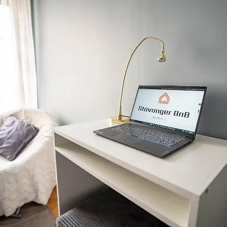 The House Of 14 -central, Sauna And Airport Shuttle Appartement