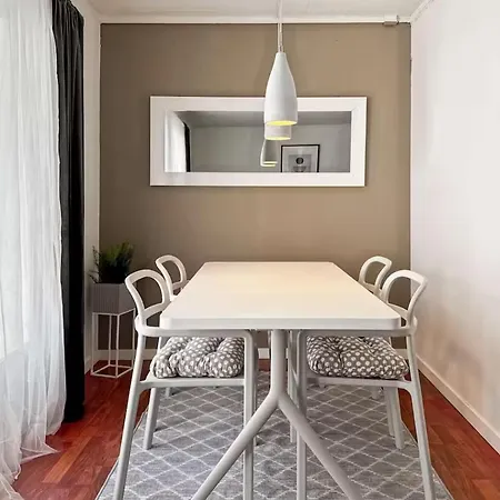 The House Of 14 -central, Sauna And Airport Shuttle Apartment *