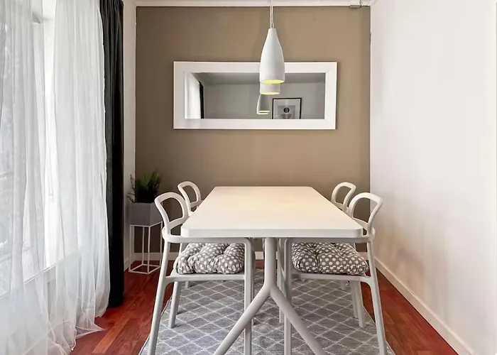 The House Of 14 -central, Sauna And Airport Shuttle Apartment *